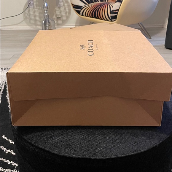 Coach Tan Gift Box - Picture 2 of 6
